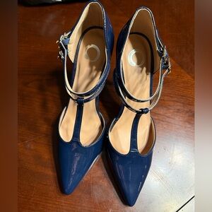 Journee Collection Navy T-Strap Heels